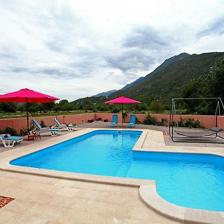 Holiday Home Perunika Zezevica Екстериор снимка
