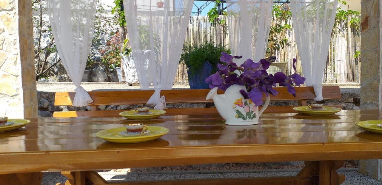 Holiday Home Perunika Zezevica Екстериор снимка