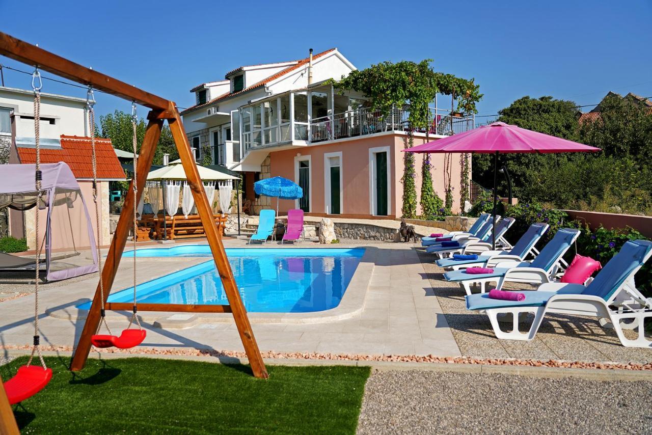 Holiday Home Perunika Zezevica Екстериор снимка