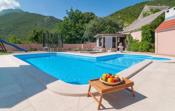 Holiday Home Perunika Zezevica Екстериор снимка