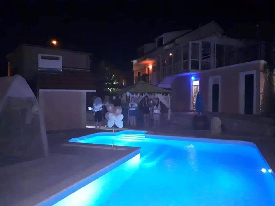 Holiday Home Perunika Zezevica Стая снимка