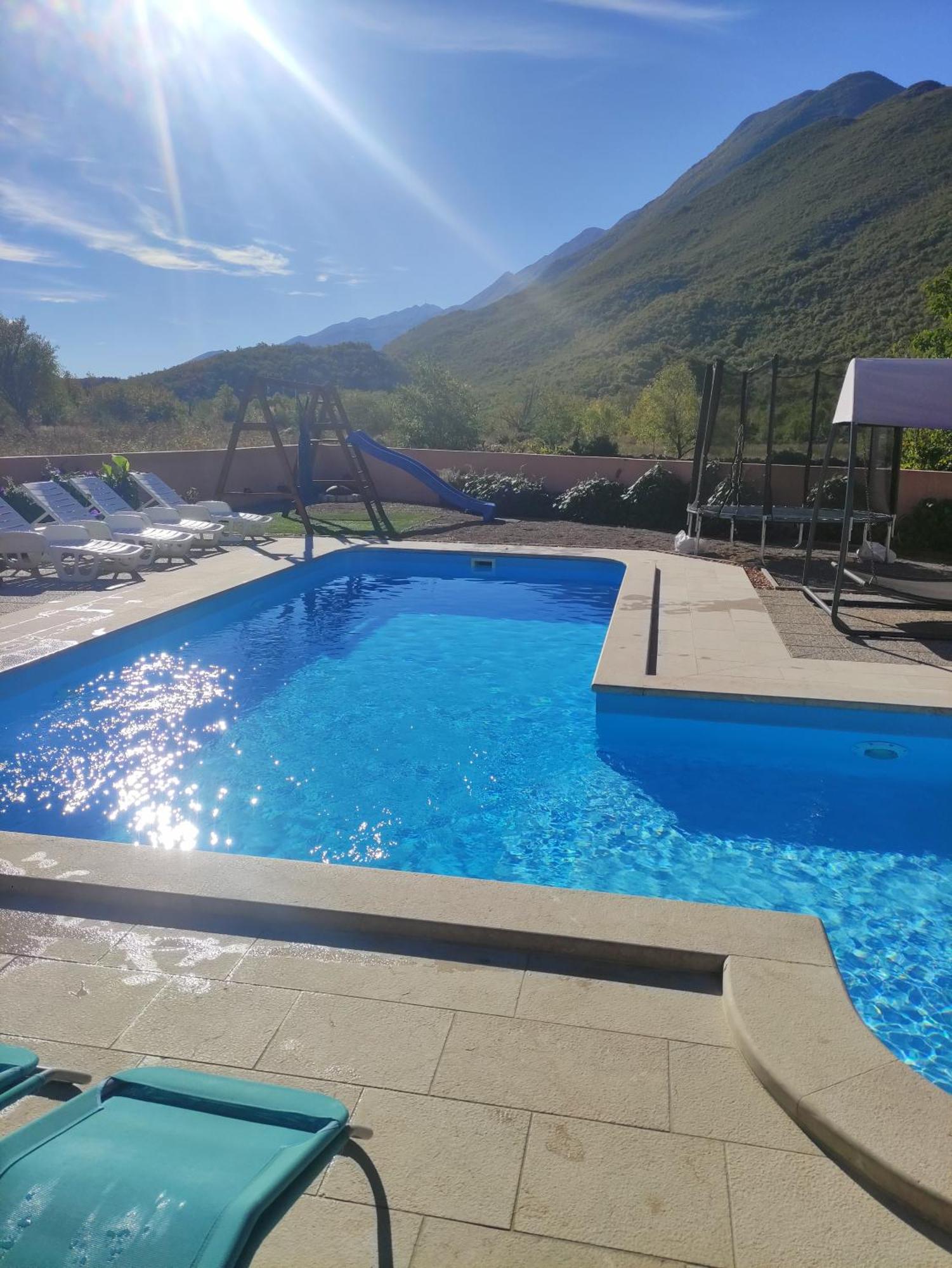 Holiday Home Perunika Zezevica Екстериор снимка
