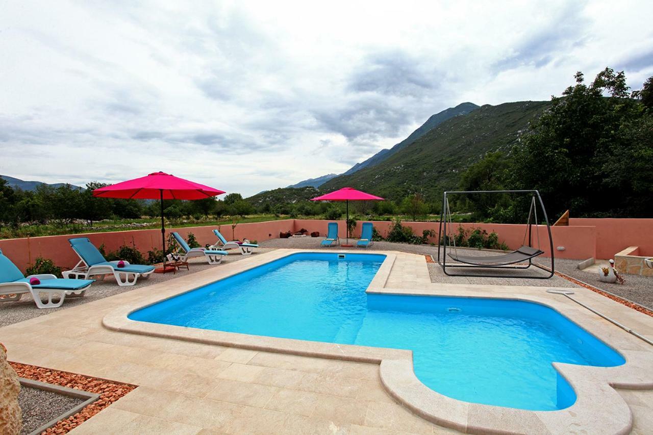Holiday Home Perunika Zezevica Екстериор снимка