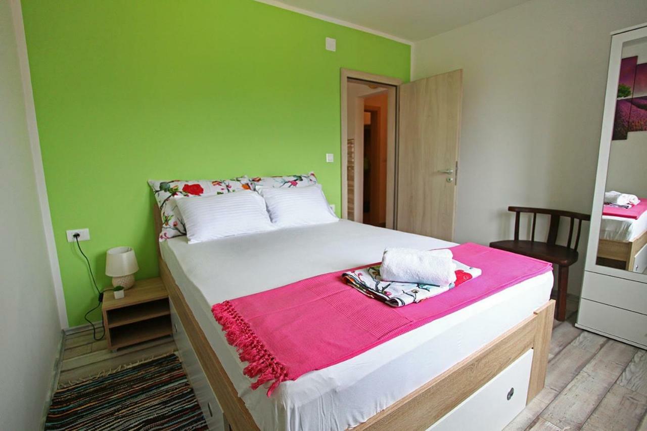 Holiday Home Perunika Zezevica Екстериор снимка
