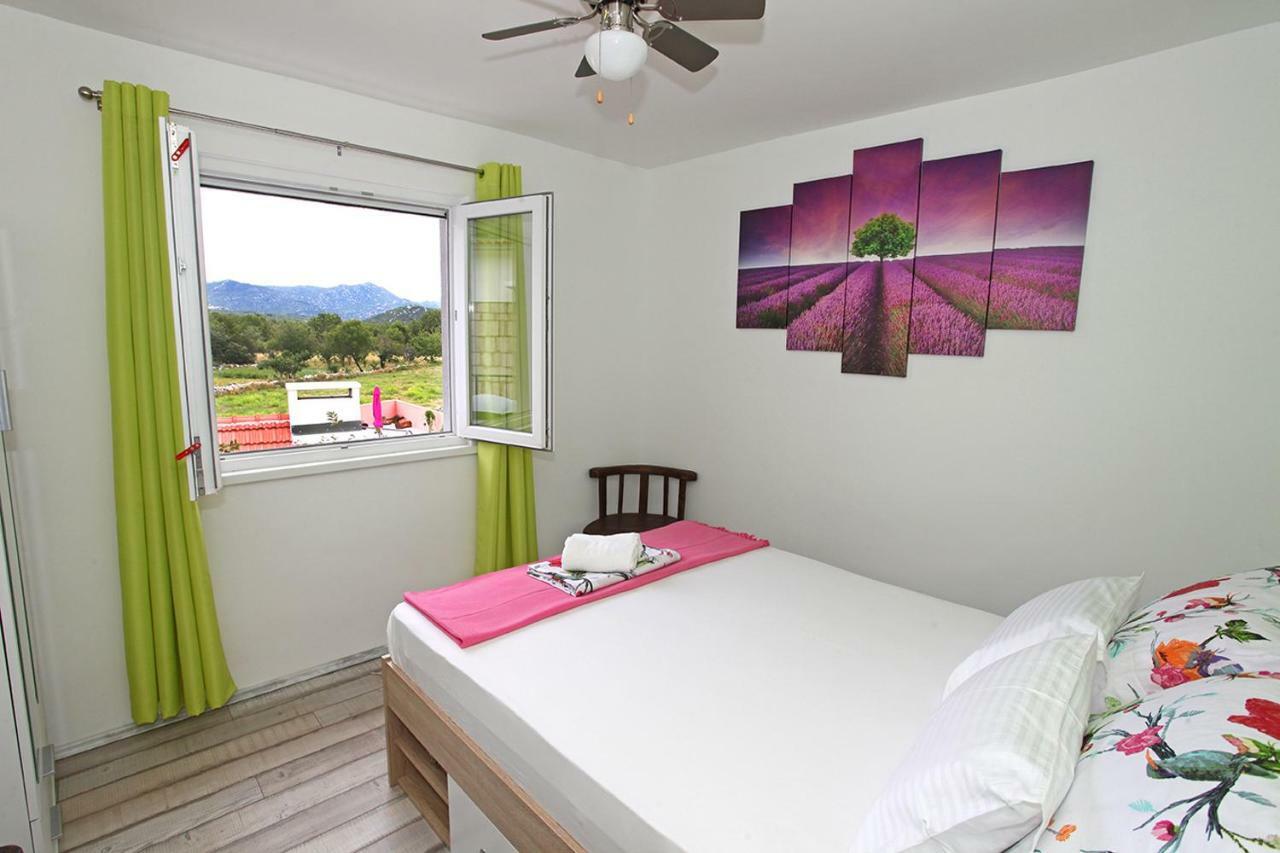 Holiday Home Perunika Zezevica Екстериор снимка