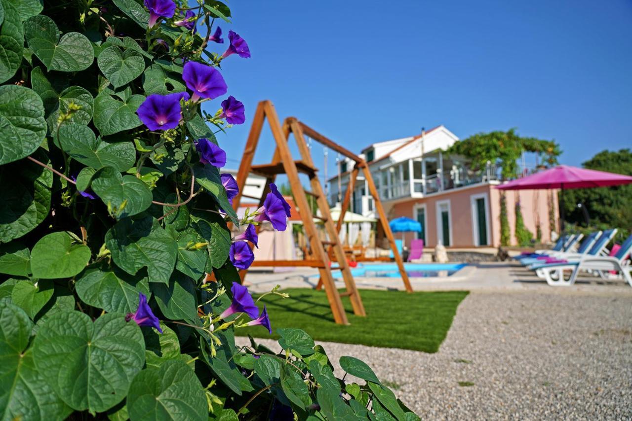 Holiday Home Perunika Zezevica Екстериор снимка